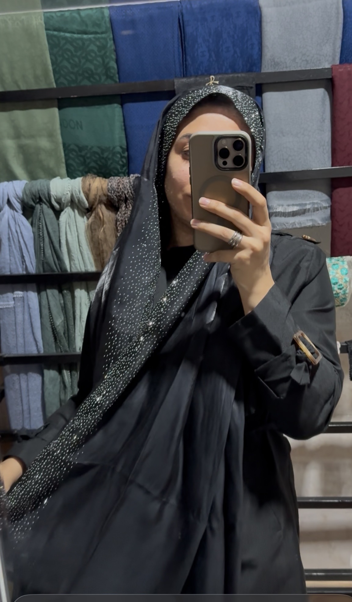 شال نگینی